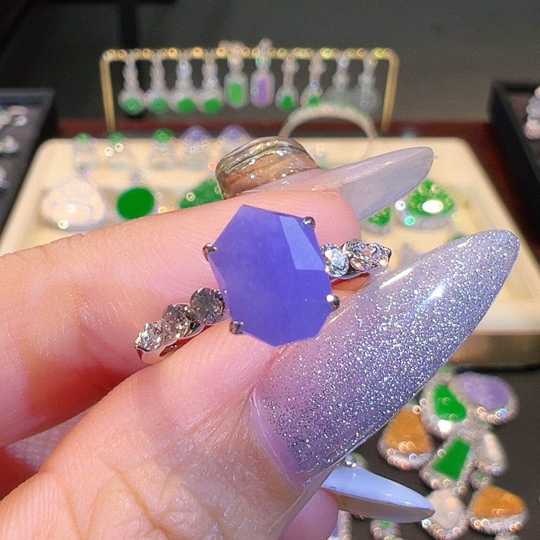 翡翠戒指18K金镶嵌翡翠