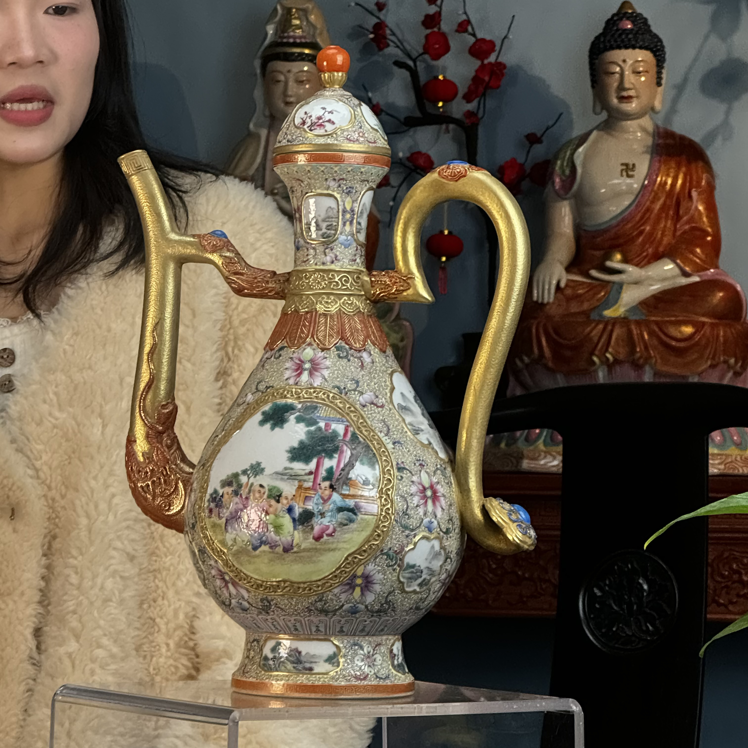 清 珐琅彩缠枝花卉婴戏描金开窗壶