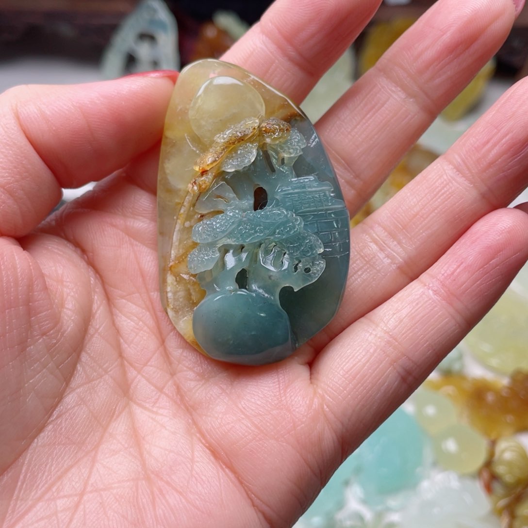 蛇纹石玉颈饰未镶嵌一***糕