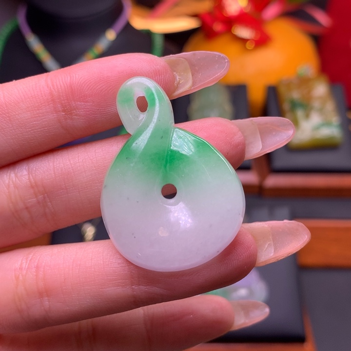 翡翠颈饰未镶嵌吊坠