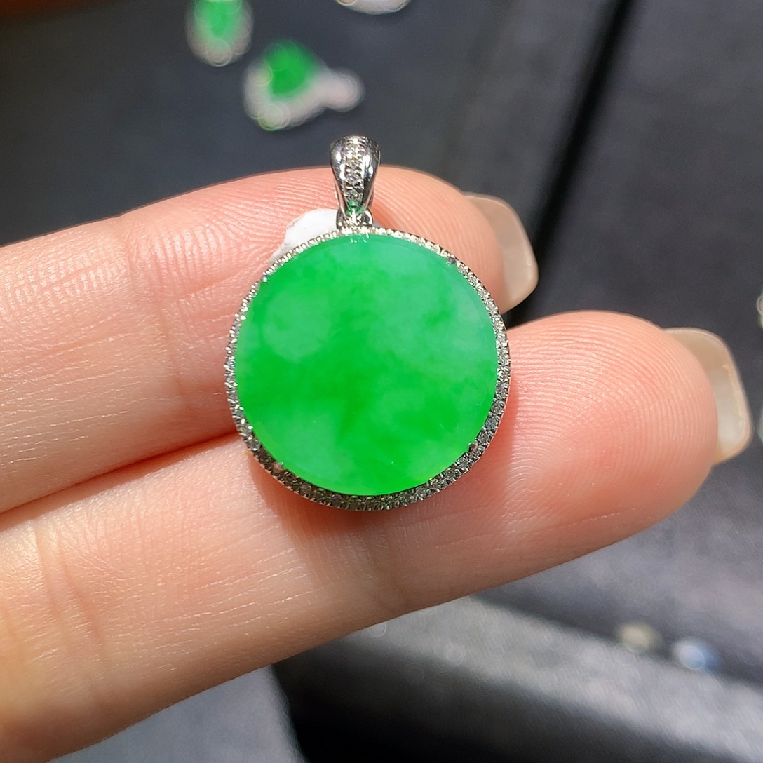 翡翠18K金镶嵌吊坠(不含链)