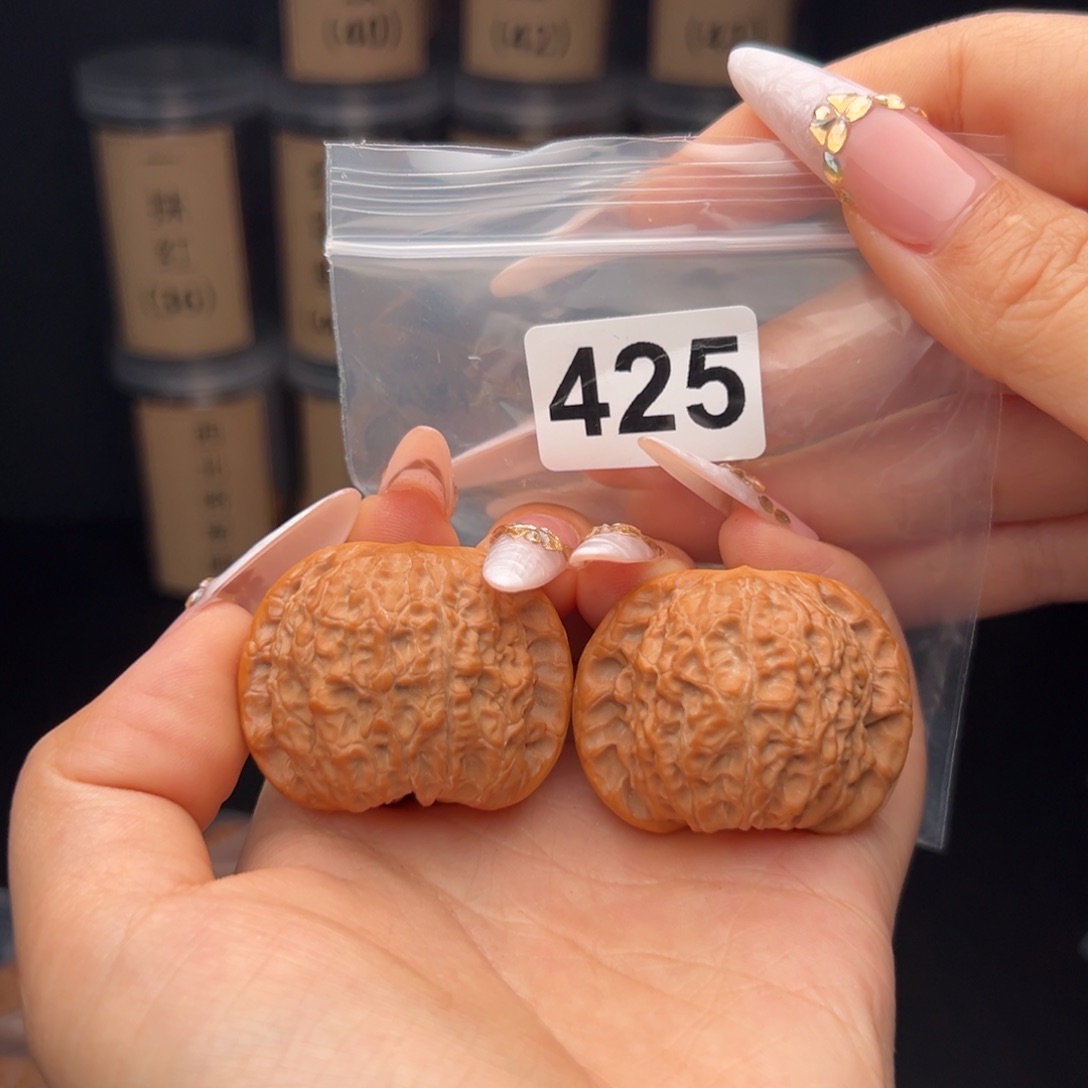 文玩核桃吊坠血麒麟40.8