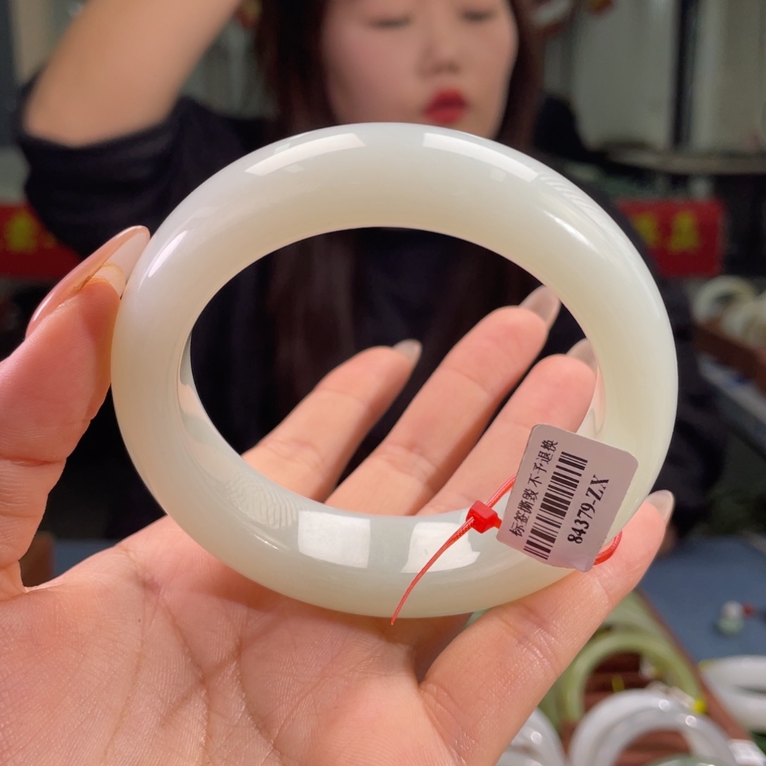 和田玉手镯未镶嵌奶*口径60-61