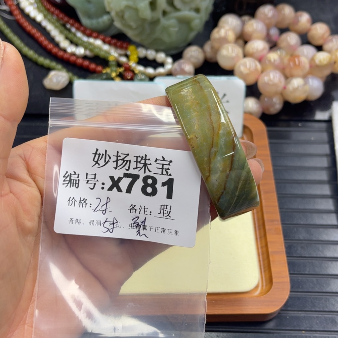 合金默认有裂石英质玉么**尼