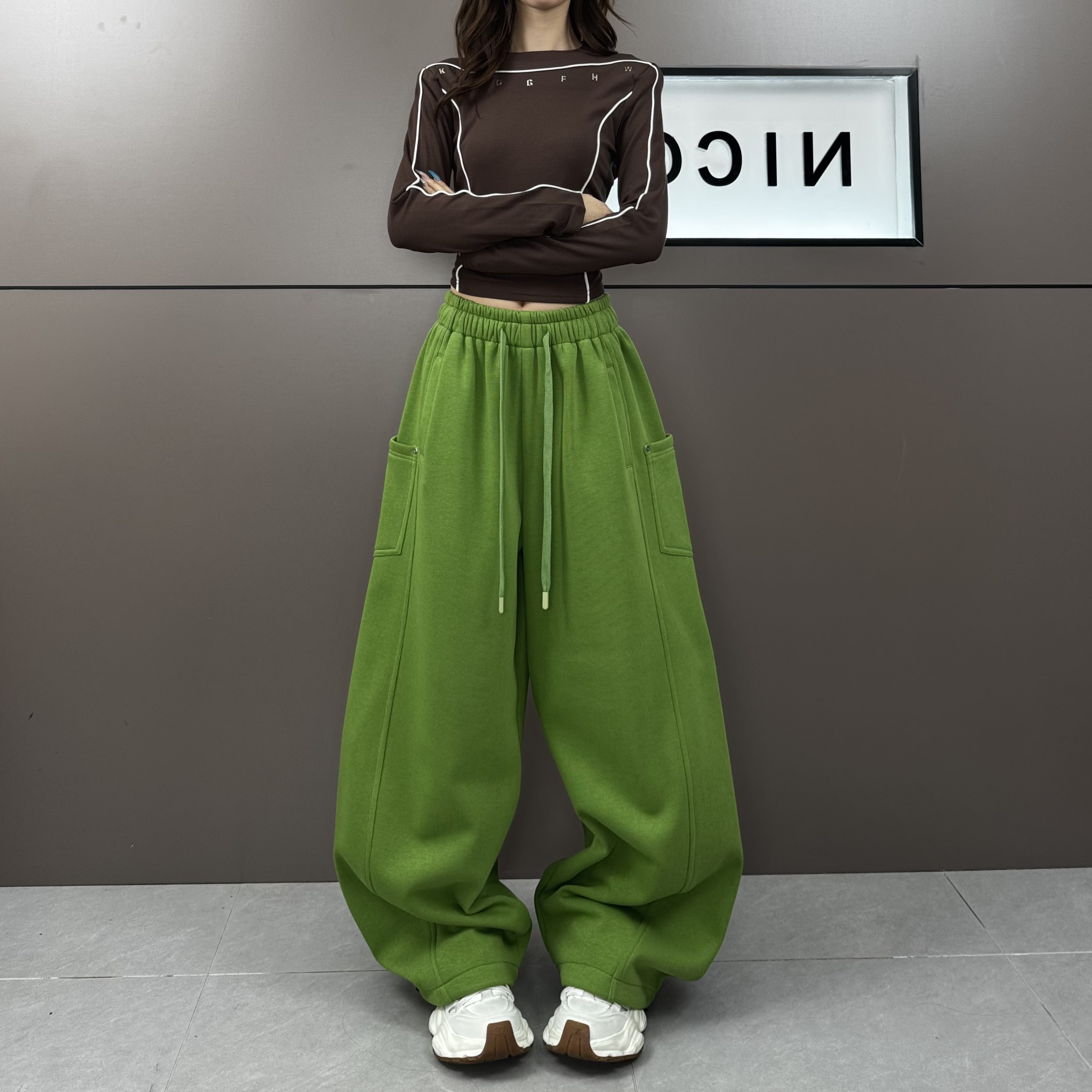 2025年冬季加绒韩版简约超大气立体剪裁阔腿休闲裤7973