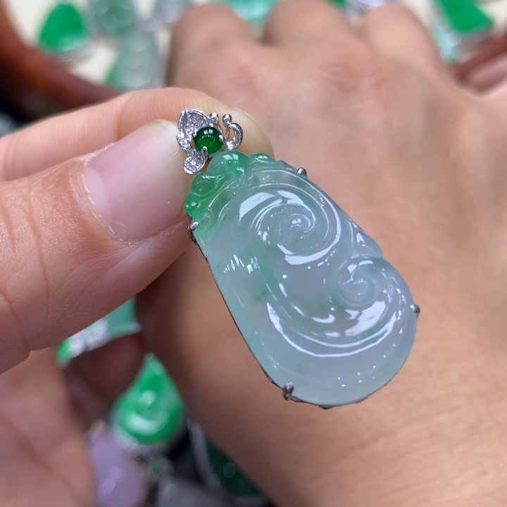 翡翠吊坠(不含链)18K金镶嵌