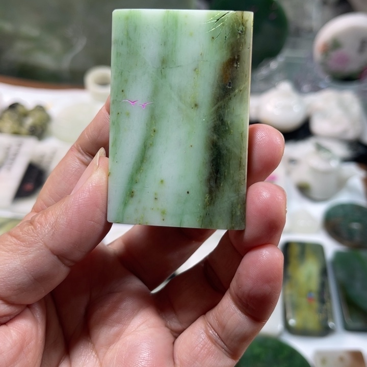 独山玉未镶嵌颈饰