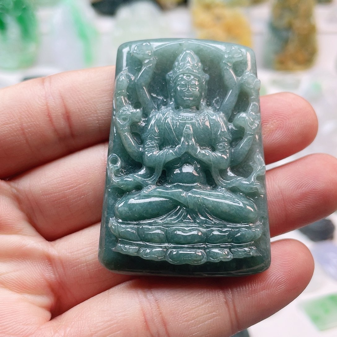 翡翠颈饰未镶嵌千手观音
