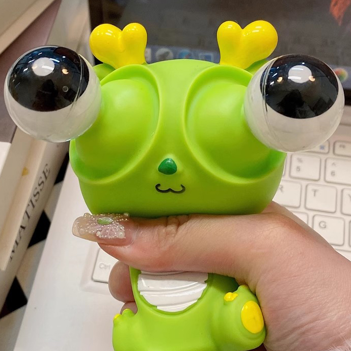 刀乐哥同款瞪眼小龙人解压玩具兔吐刀乐弯刀乐爆眼龙解压捏捏乐