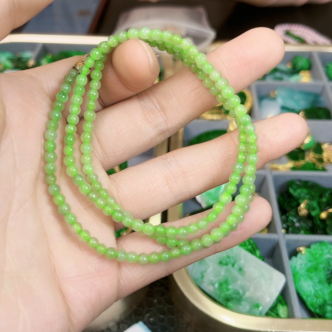 翡翠颈饰未镶嵌项链