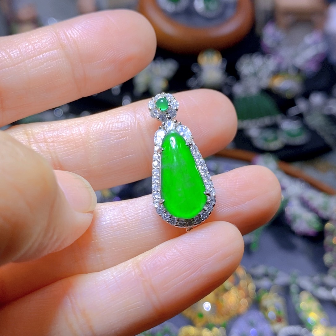 翡翠颈饰银S925镶嵌天然翡翠