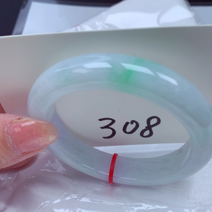 翡翠手镯未镶嵌翡翠