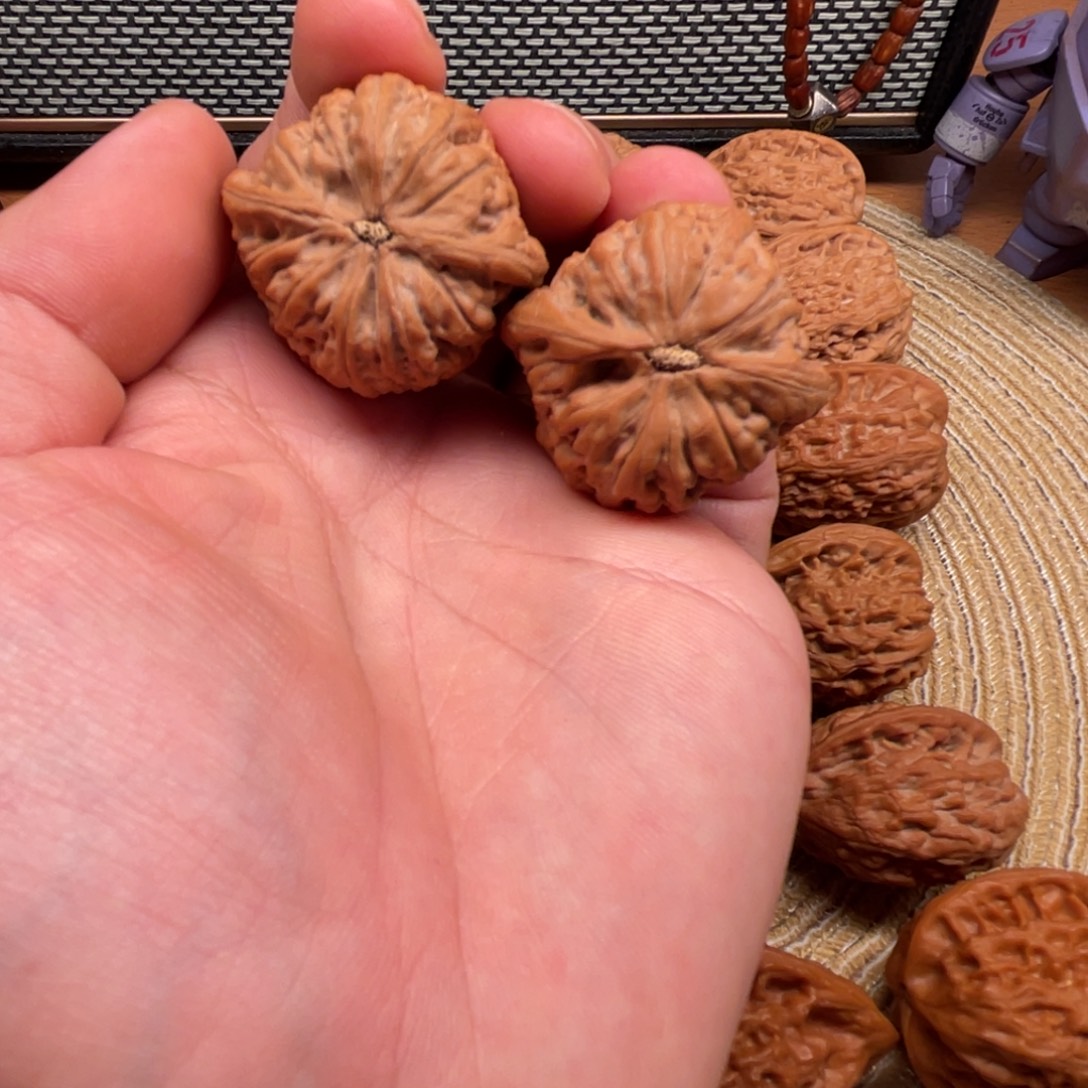 大***雄文玩核桃吊坠昆仑