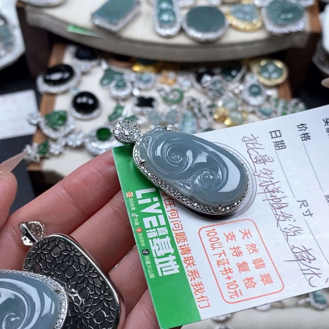 翡翠颈饰未镶嵌翡翠