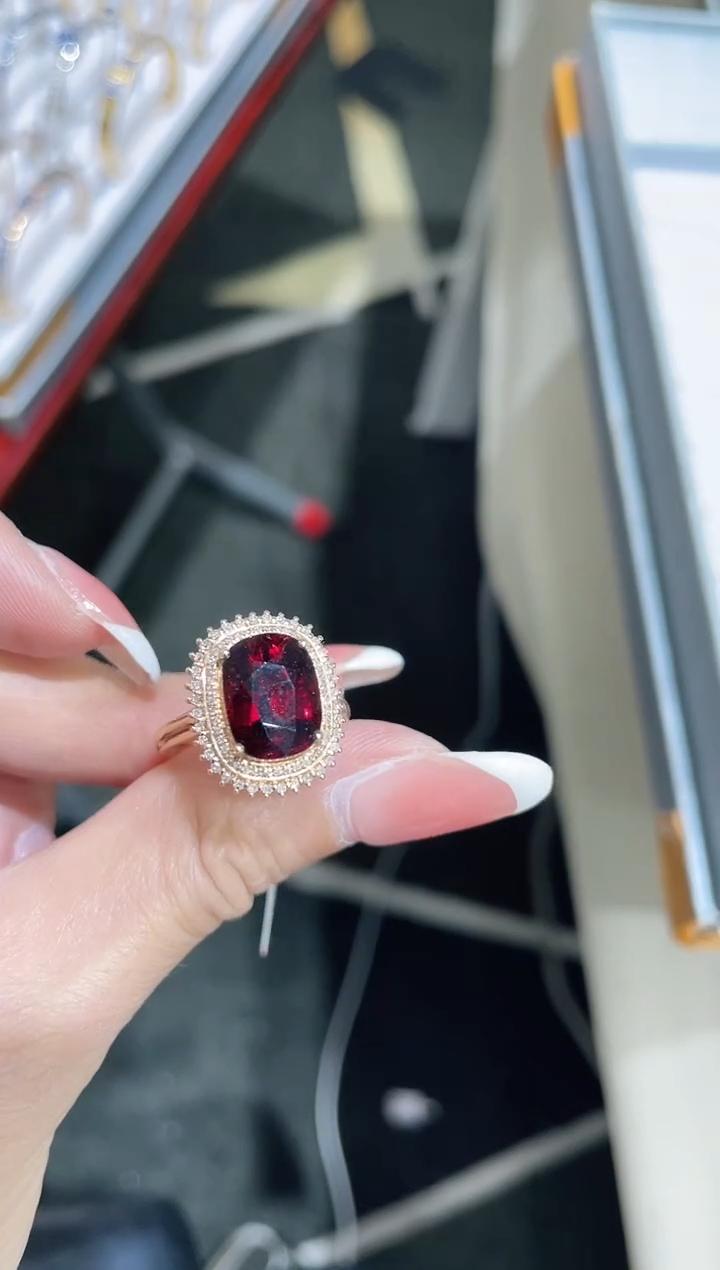 18K金镶嵌碧玺戒指