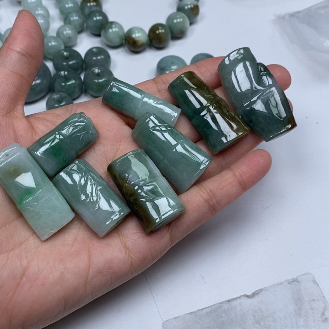 翡翠未镶嵌颈饰翡翠