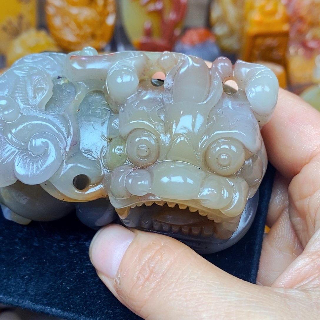 未镶嵌石英质玉（黄龙玉）颈饰