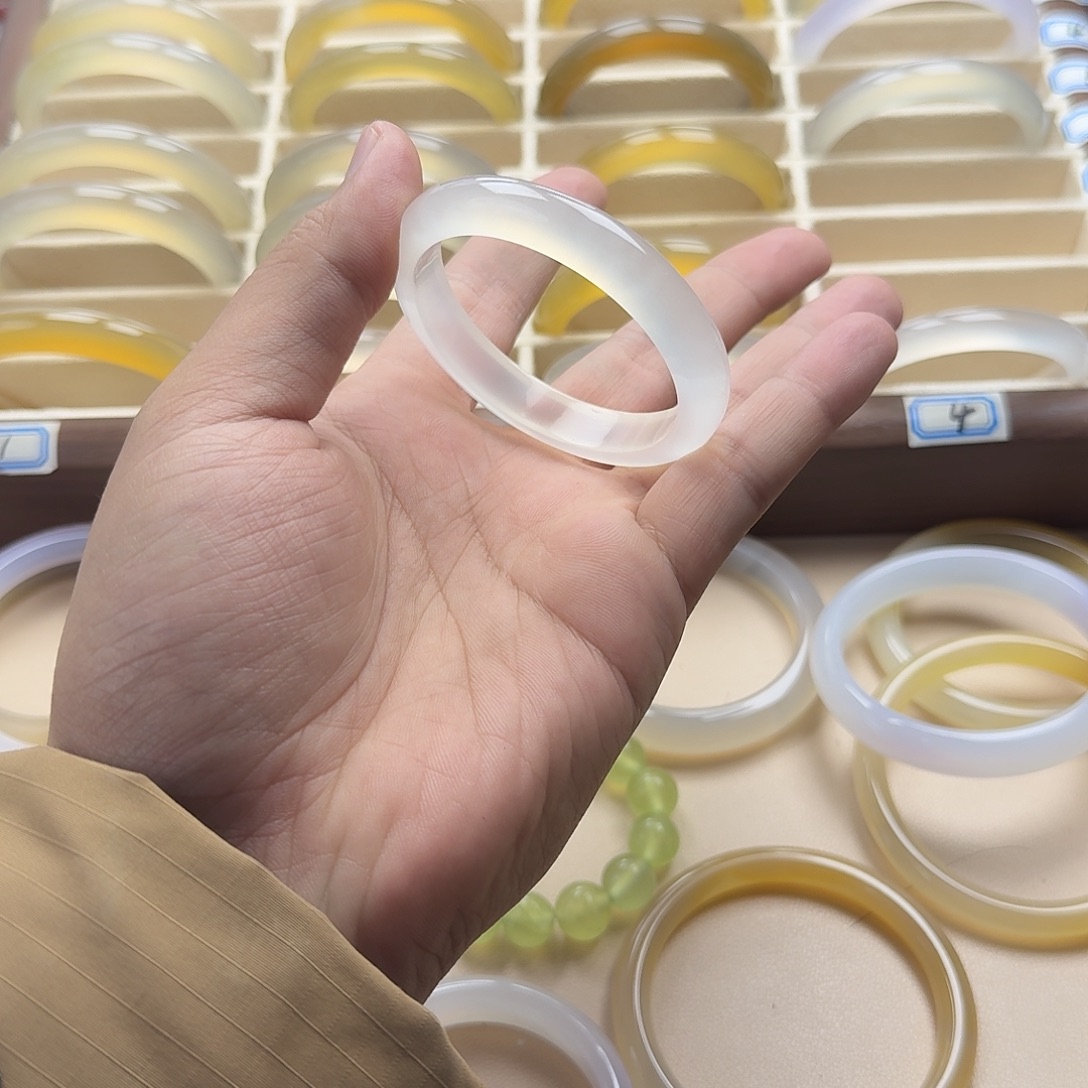 玛瑙/玉髓未镶嵌手镯51.9圈口