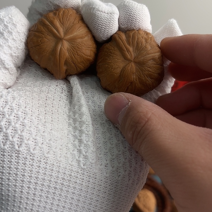 文玩核桃吊坠元宝三棱40