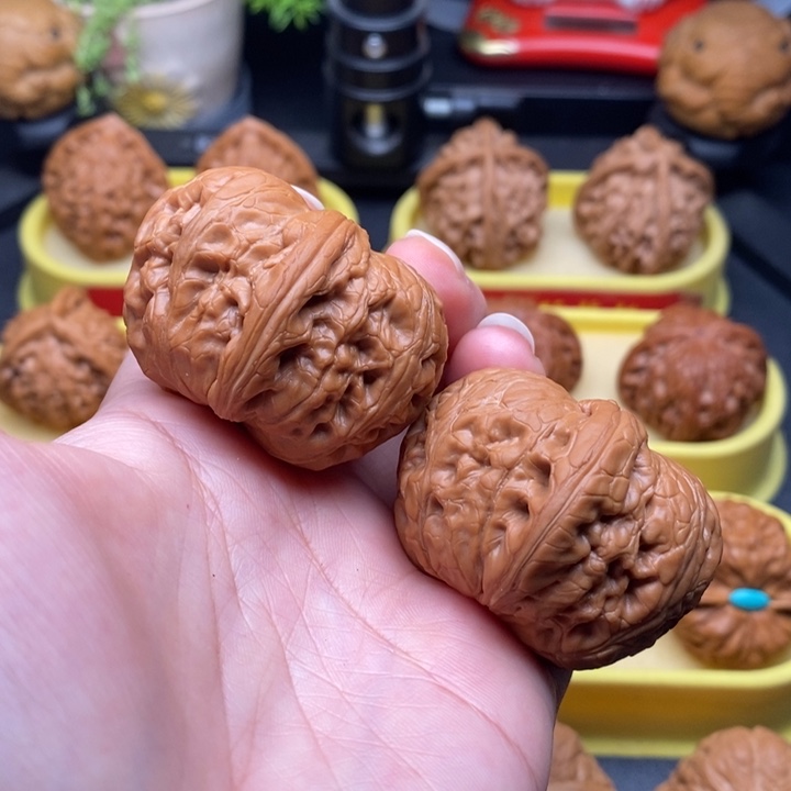 【闪购商品】文玩核桃吊坠鸿**哥