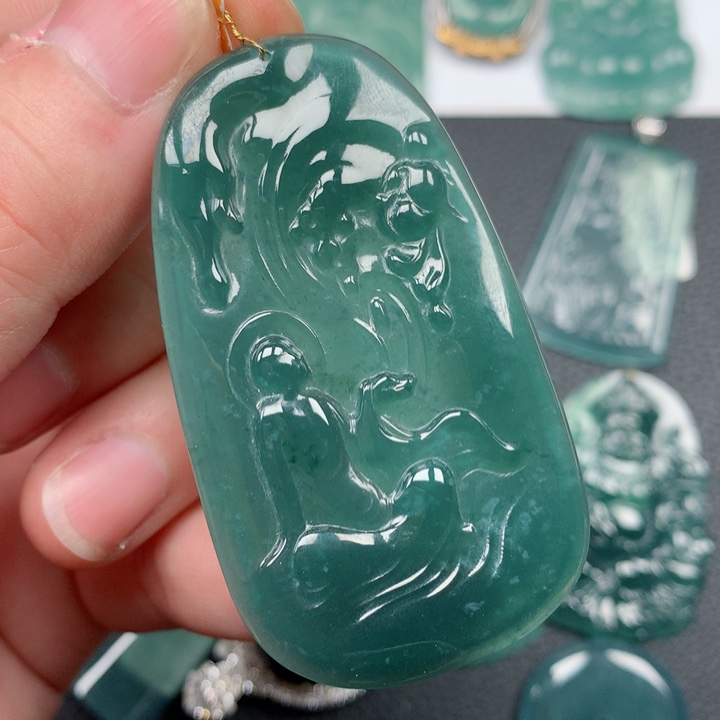 翡翠颈饰未镶嵌翡翠