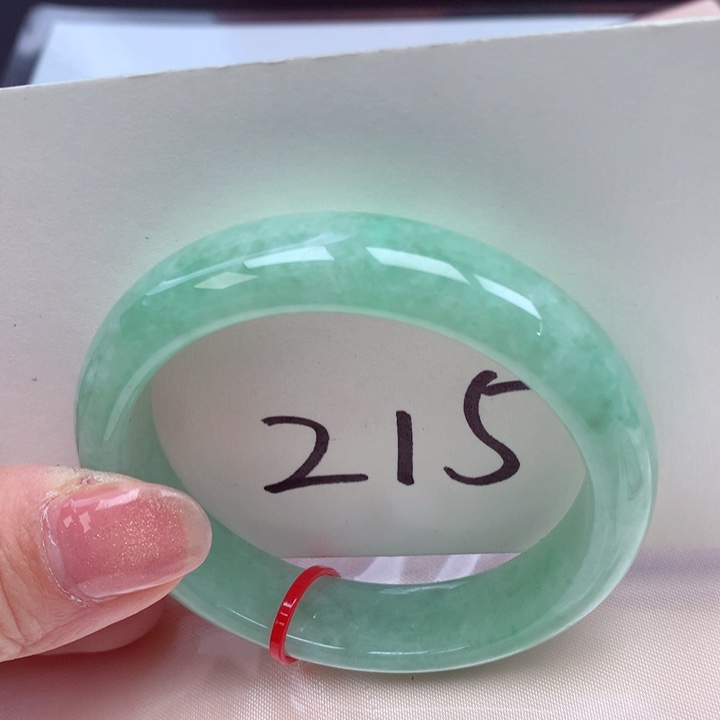 翡翠手镯未镶嵌翡翠