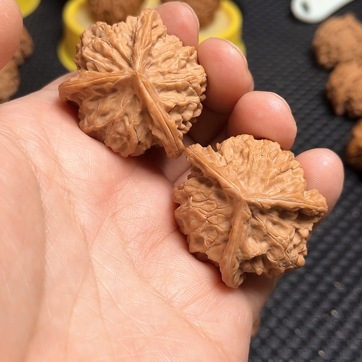 桃核把件大边42三棱核桃