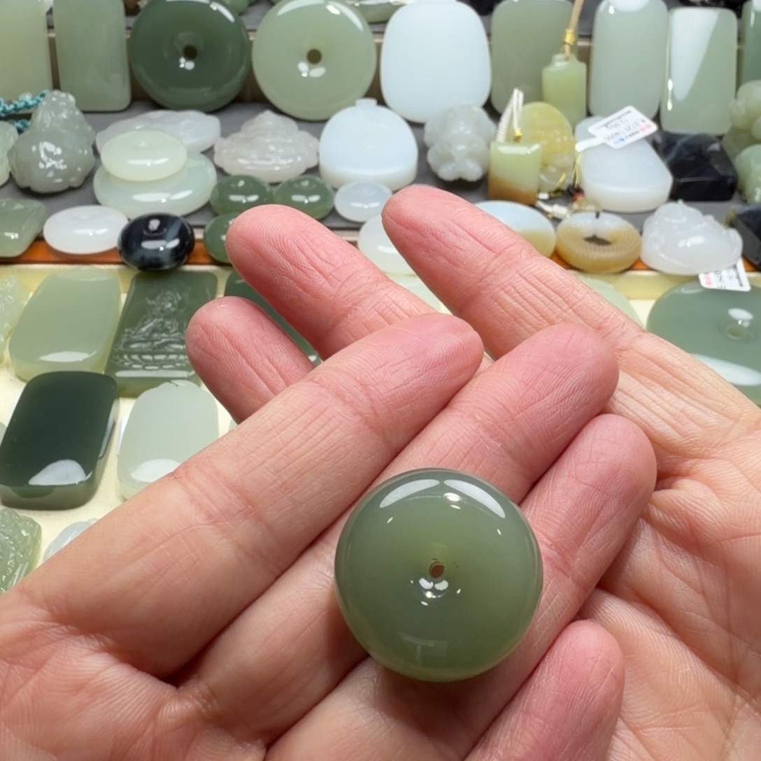 1***号和田玉未镶嵌颈饰