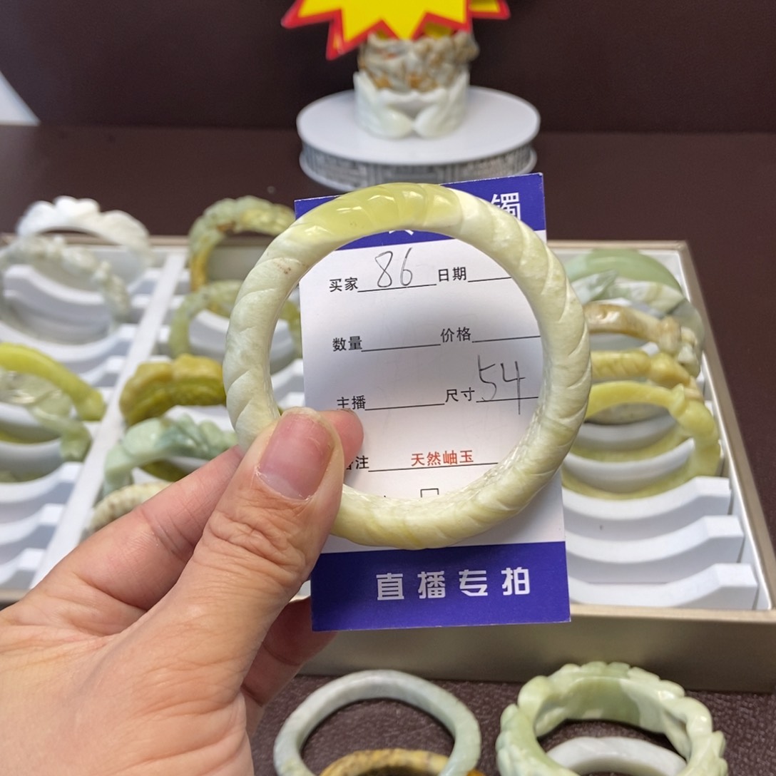 蛇纹石玉手镯未镶嵌