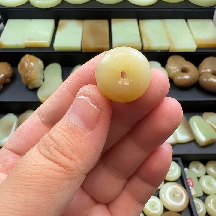 用***1和田玉未镶嵌颈饰