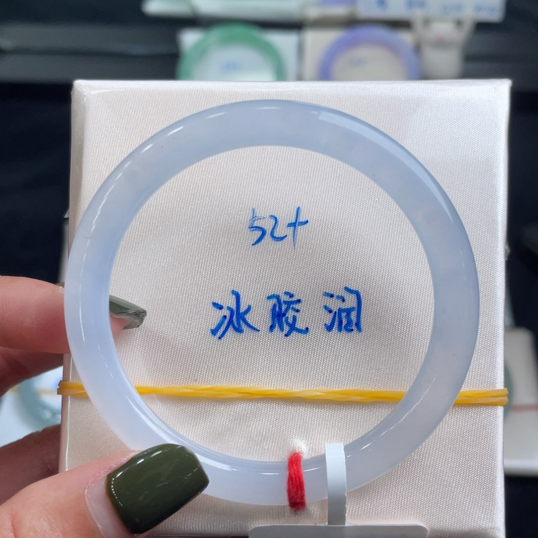 翡翠手镯未镶嵌翡翠手镯