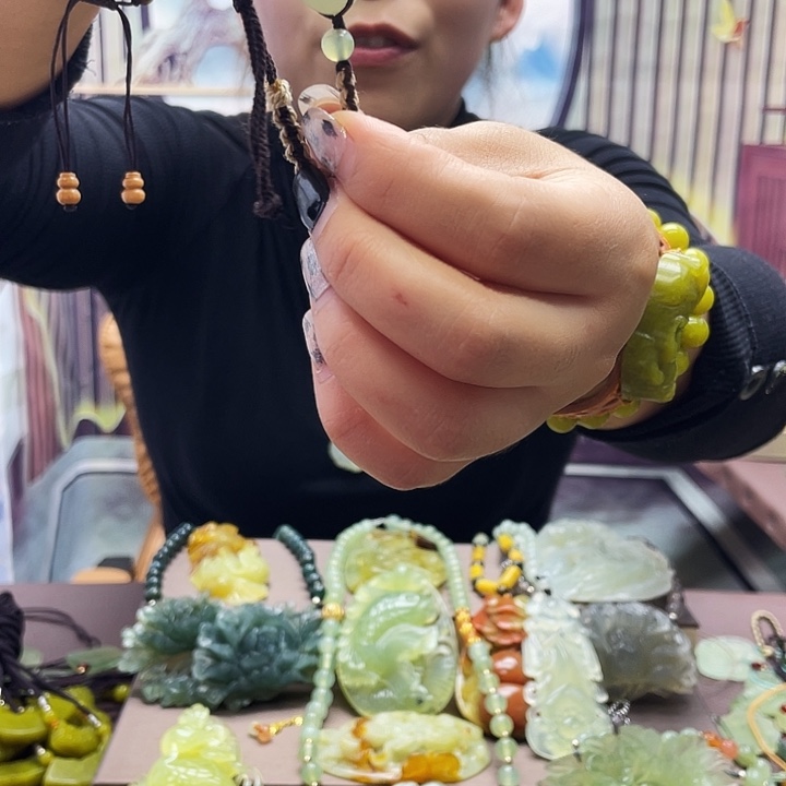 蛇纹石玉未镶嵌挂件