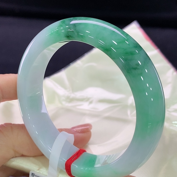 翡翠手镯未镶嵌正圈57.5