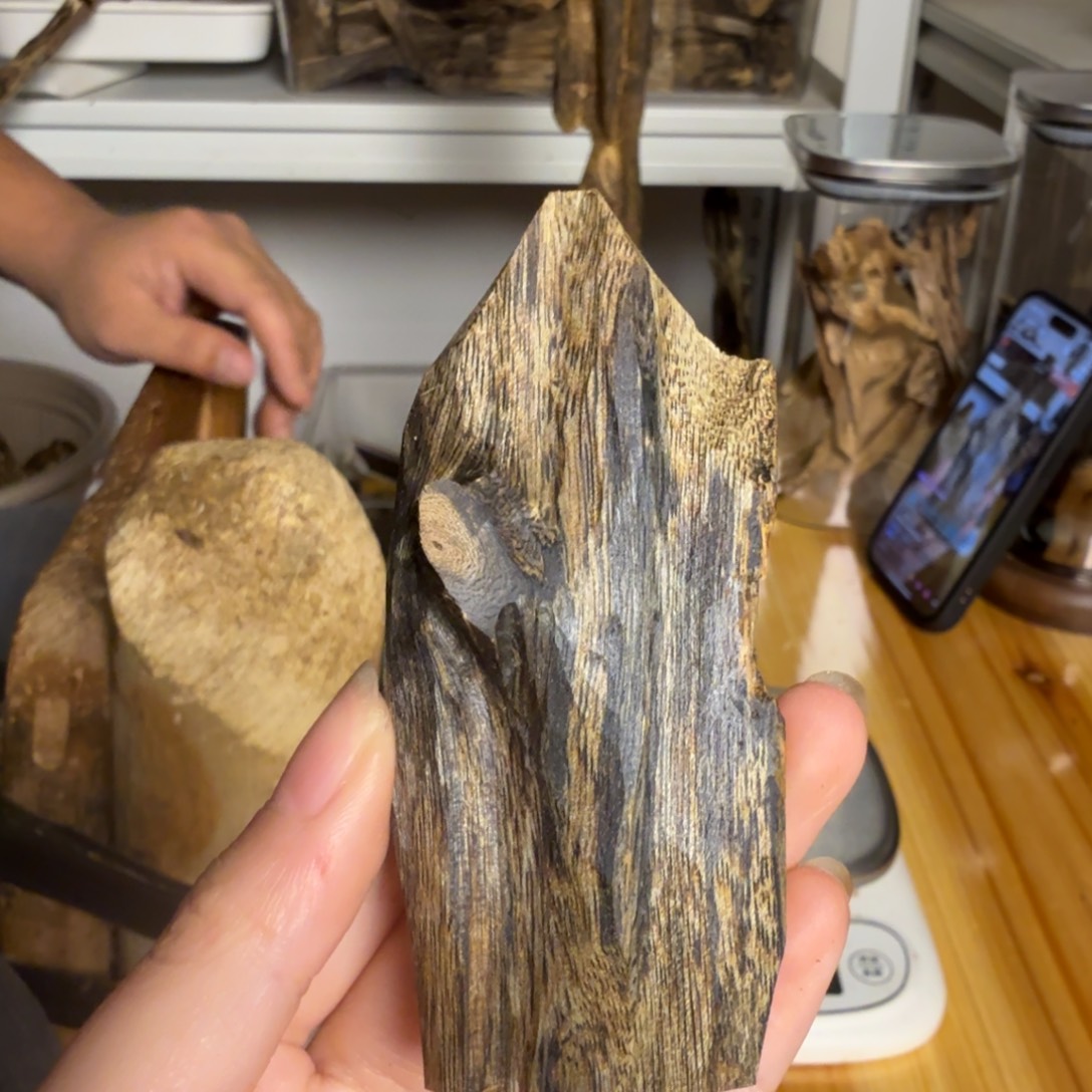 沉香篮宝石虫漏香20克