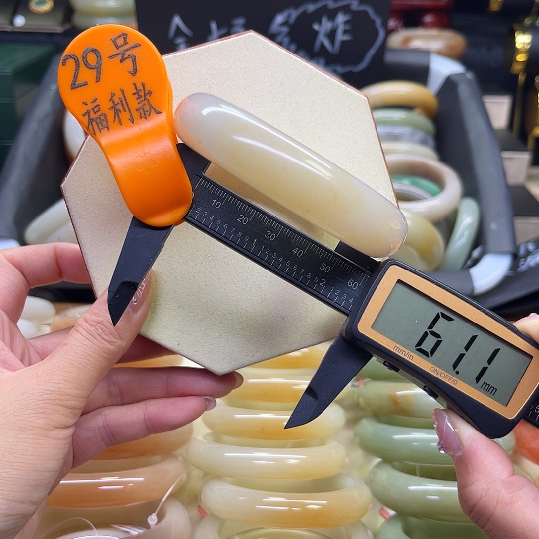 石英质玉未镶嵌手镯