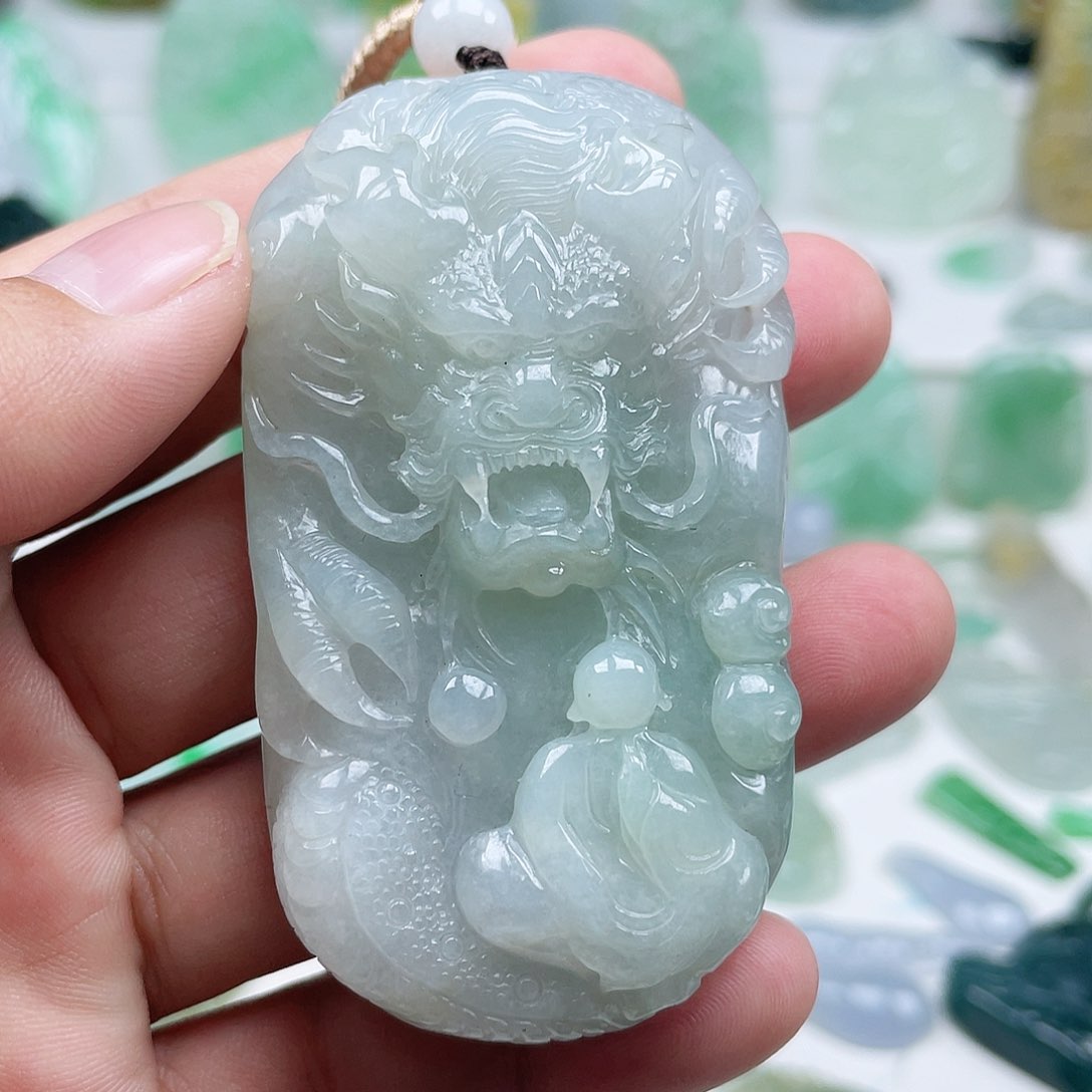 翡翠颈饰未镶嵌龙