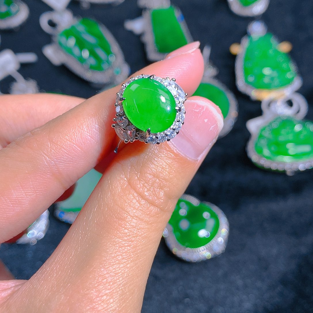 翡翠颈饰银S925镶嵌戒指