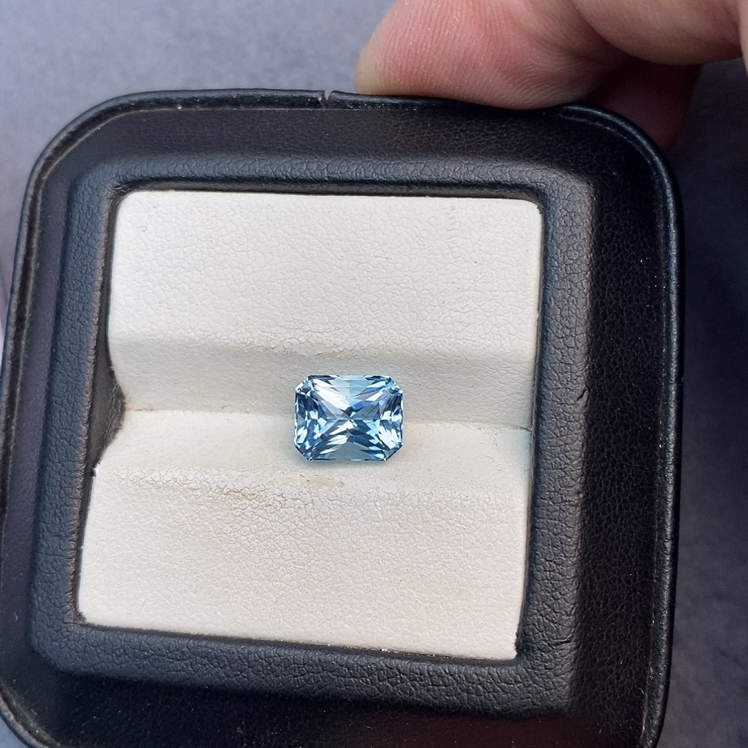 笔搁海蓝宝石未镶嵌2.46ct 圣玛利亚