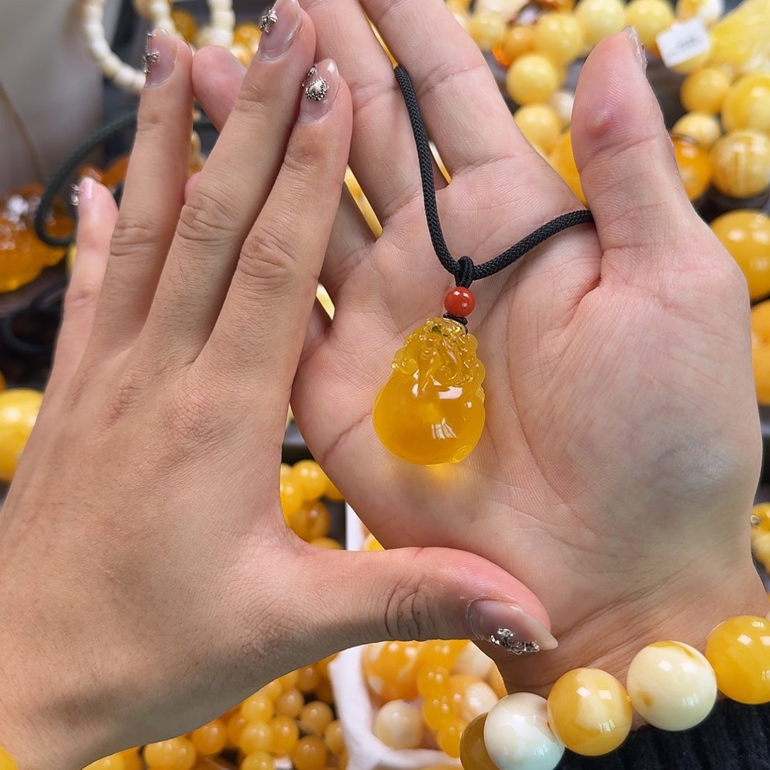 琥珀珠宝奇石未镶嵌