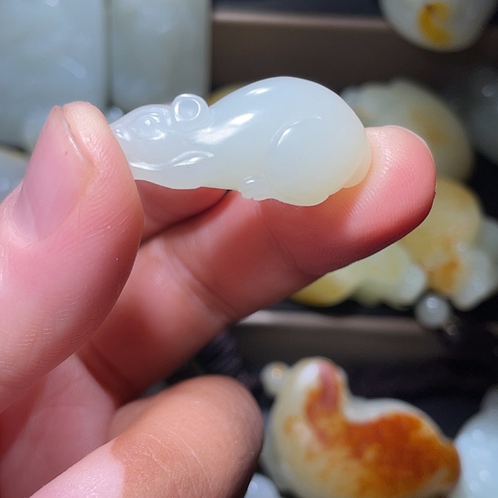 秦***马和田玉未镶嵌车挂