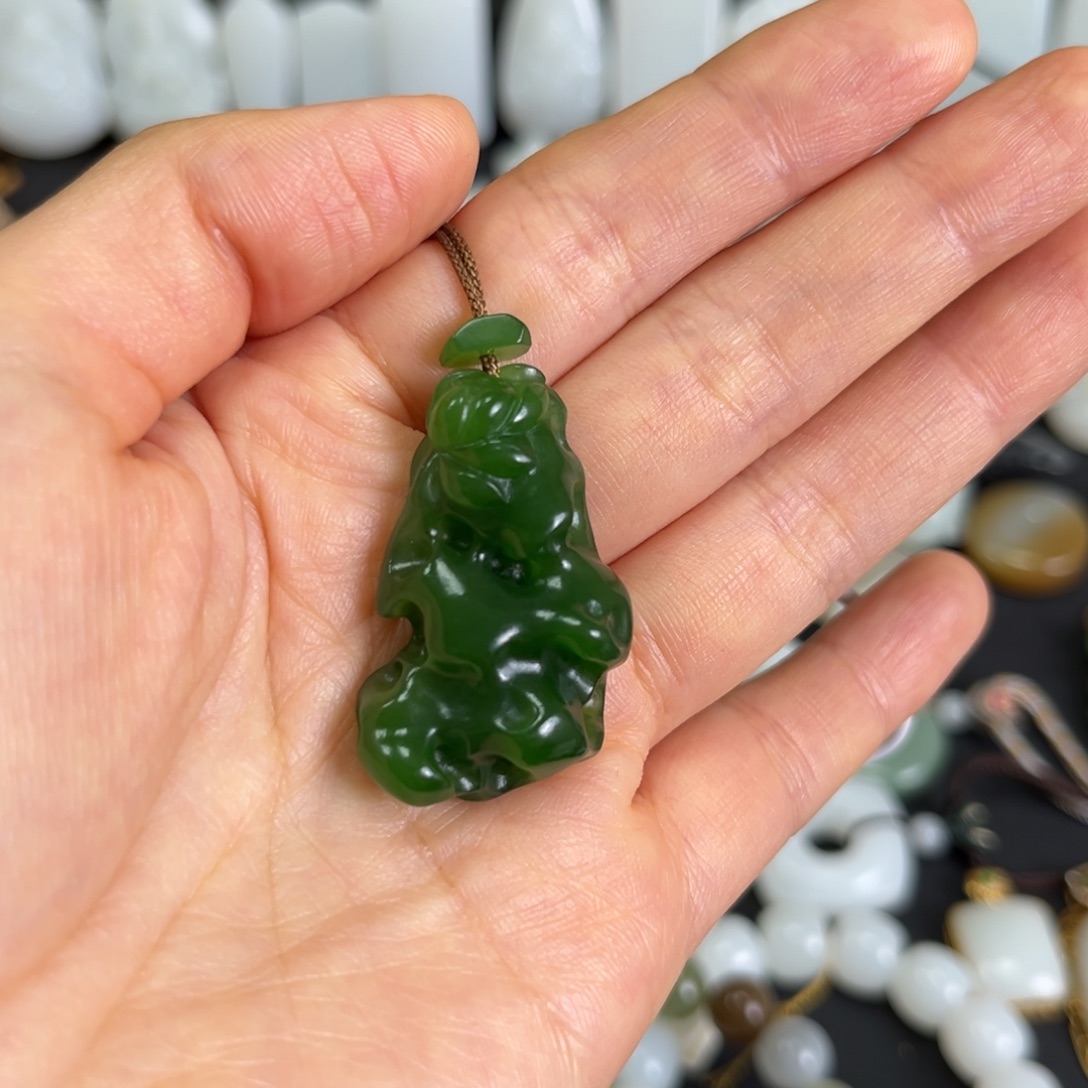 和田玉未镶嵌吊坠(赠链)