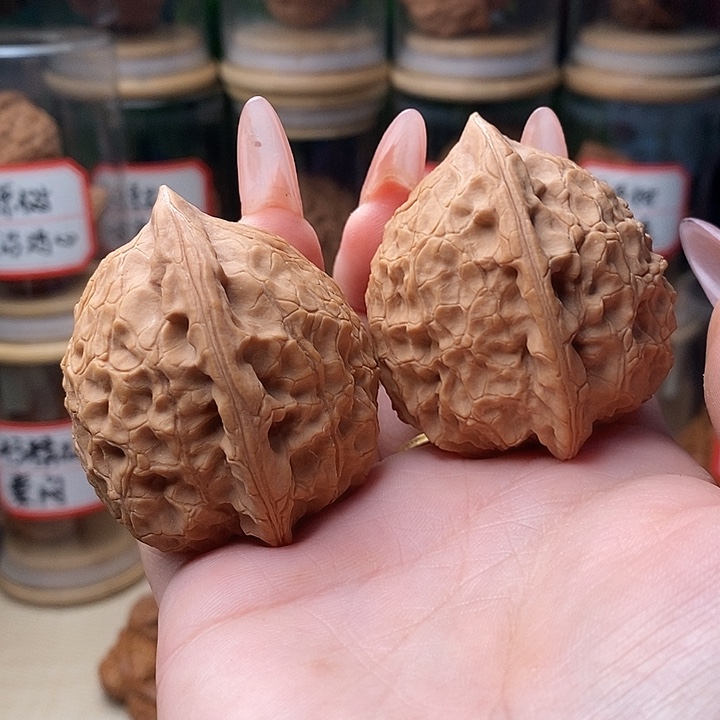 文玩核桃把件稀有穿山甲……