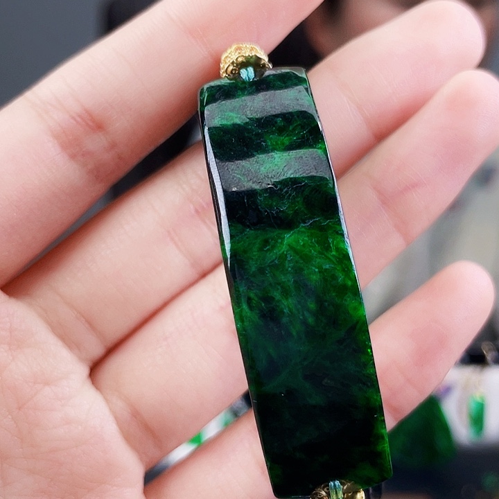 翡翠手镯未镶嵌饰品