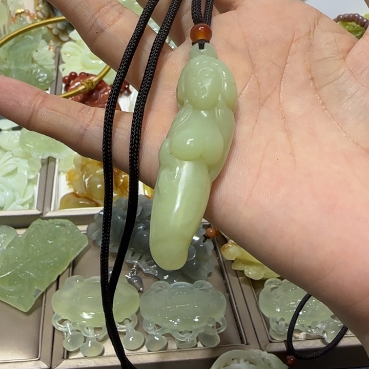 蛇纹石玉吊坠未镶嵌