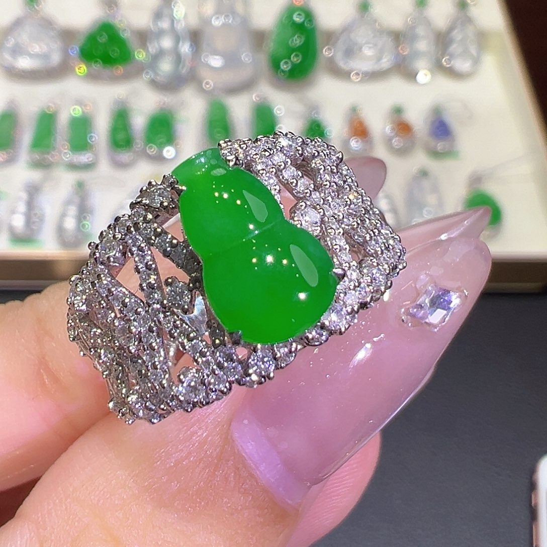 翡翠18K金镶嵌戒指翡翠