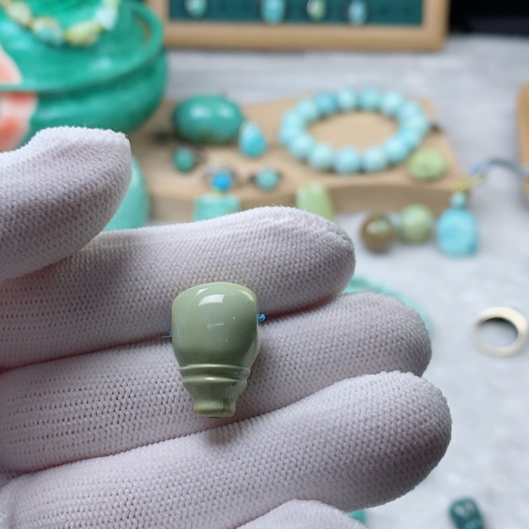 绿松石颈饰未镶嵌