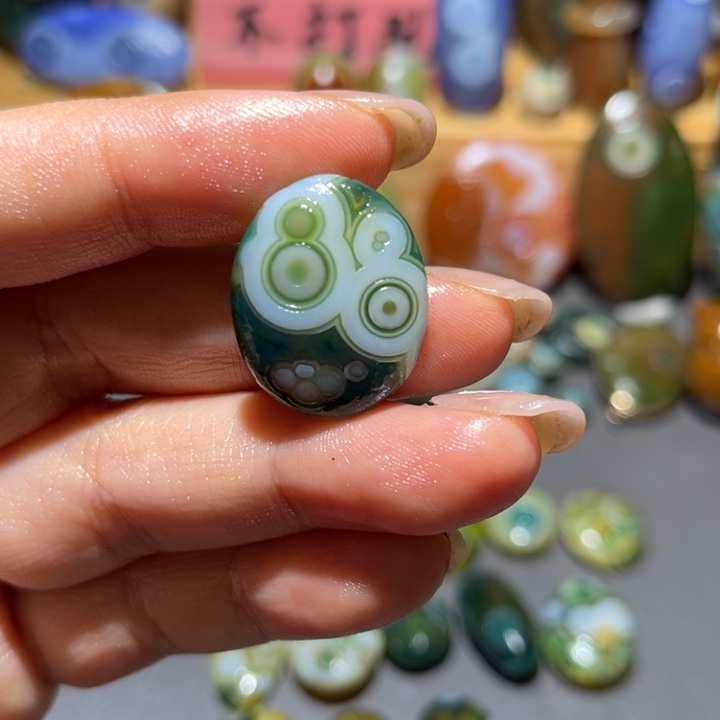 对***连玛瑙/玉髓未镶嵌颈饰