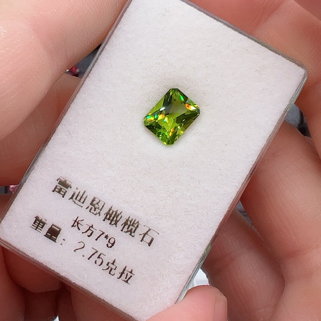 橄榄石2.75克拉雷迪恩裸石未镶嵌
