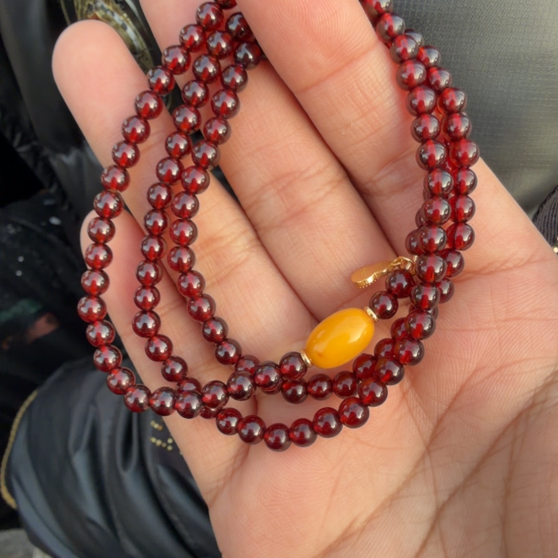 颈饰石榴石未镶嵌