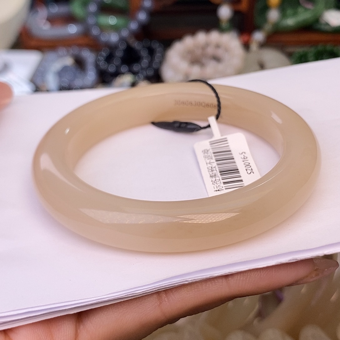 和田玉藕粉老料收藏红粉手镯60.5圈未镶嵌